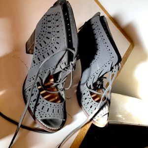 I’ve haven’t gotten to wear them out. There size 9 the brand is CATO